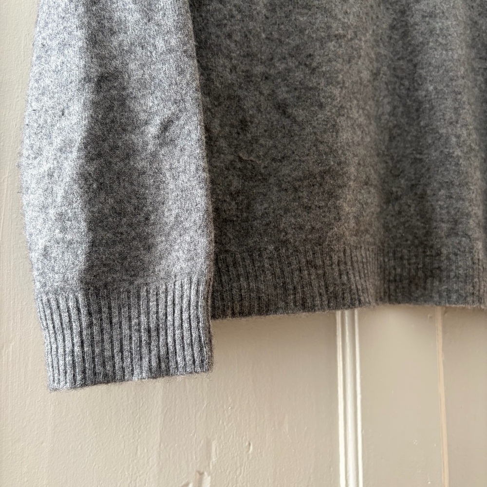 Eileen Fisher Italian Cashmere Gray Sweater - Picture 6 of 8